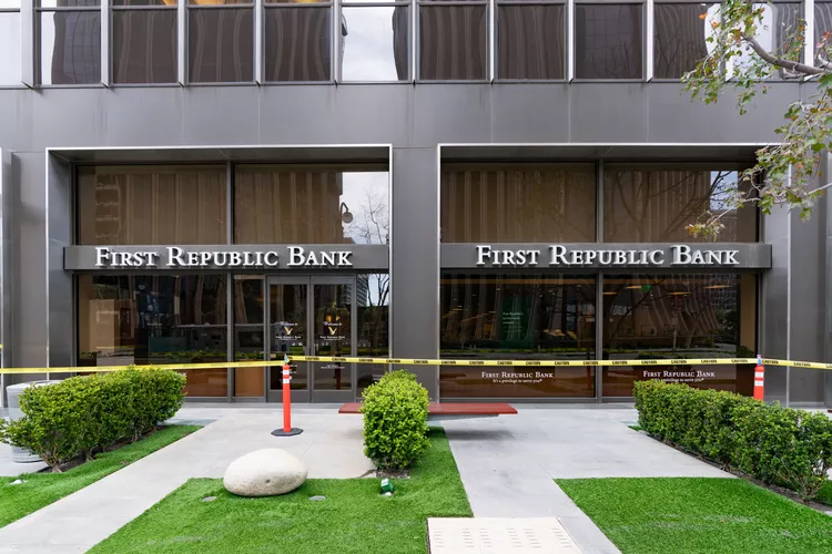 JPMorgan, PNC In Fray For First Republic As FDIC Calls For Bids, Report
