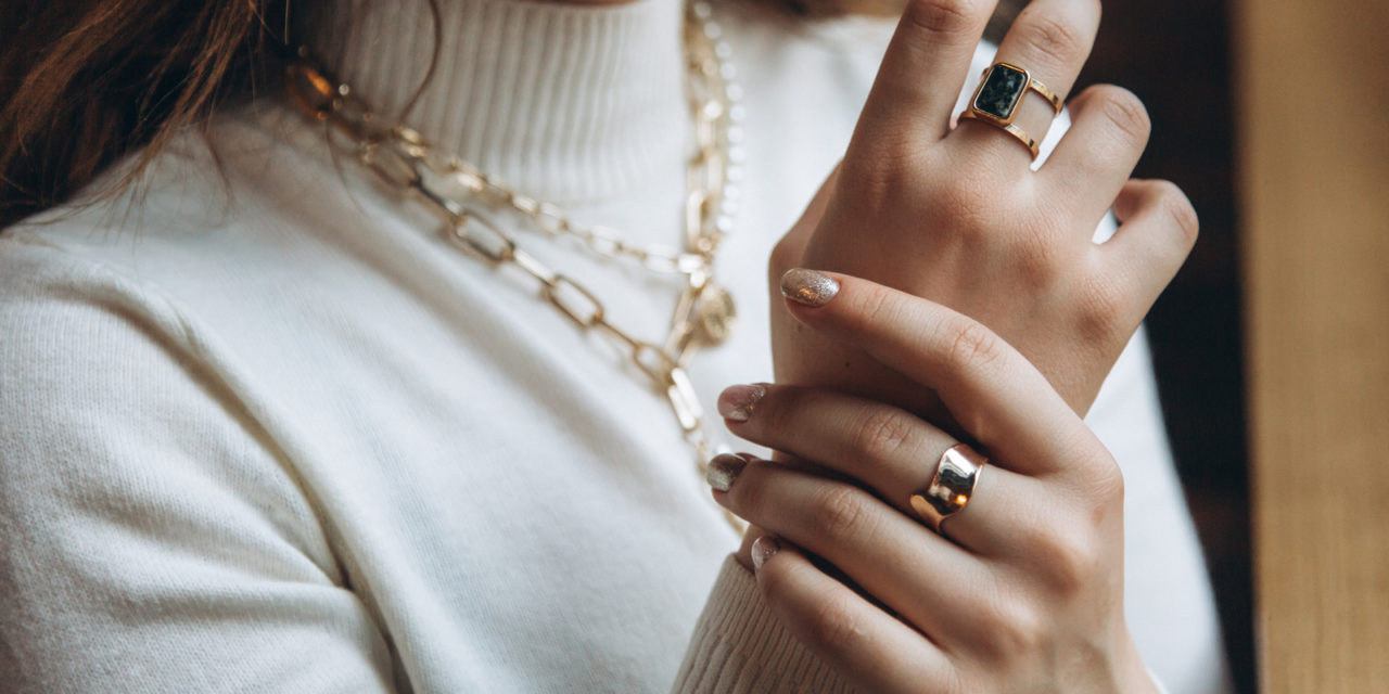 How To Choose The Gold Jewelry Color That Works Best For You & Your Wardrobe