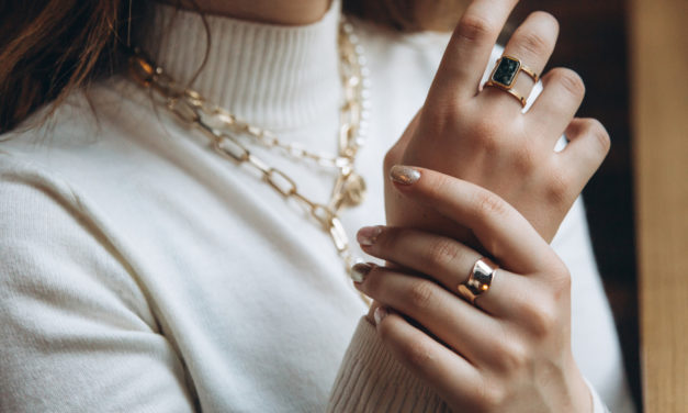 How To Choose The Gold Jewelry Color That Works Best For You & Your Wardrobe