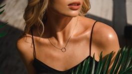 'Naked Jewelry' Is The Understated Accessory Trend Taking The Summer By Storm