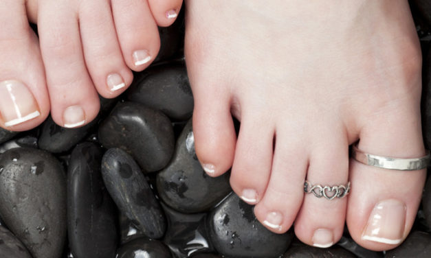 Toe Rings Are Coming Back – Yes, For Real
