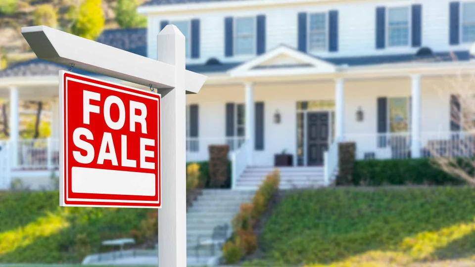 I’m a Top Real Estate Agent: Here Are the 4 Most Unexpected Housing Market Trends for 2024
