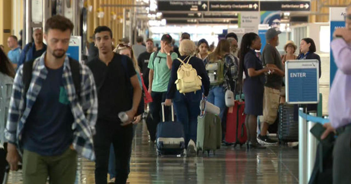Best time to book holiday travel is mid-October, expert says: “It’s the sweet spot”