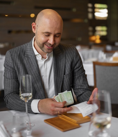 Tipping In Restaurants Falls For The First Time In Years. Blame ‘Tip Fatigue’ (Video)