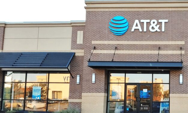 AT&T returns to positive broadband growth, fiber subs reach 8M