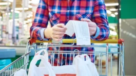customer-flannel-shirt-grocery-cart-receipt_iStock-517010420.webp