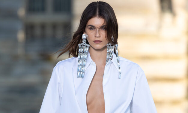 The Bigger The Jewelry, The Better For Fall 2023 — The Right Way To Wear The Trend