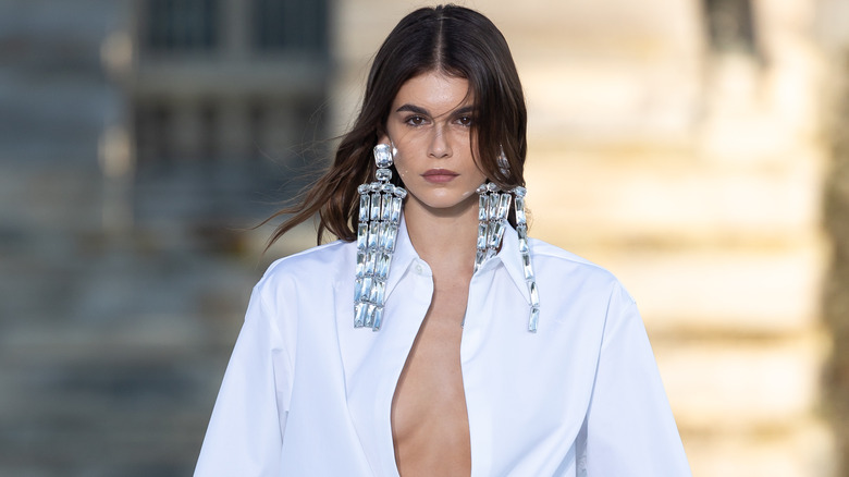 The Bigger The Jewelry, The Better For Fall 2023 — The Right Way To Wear The Trend