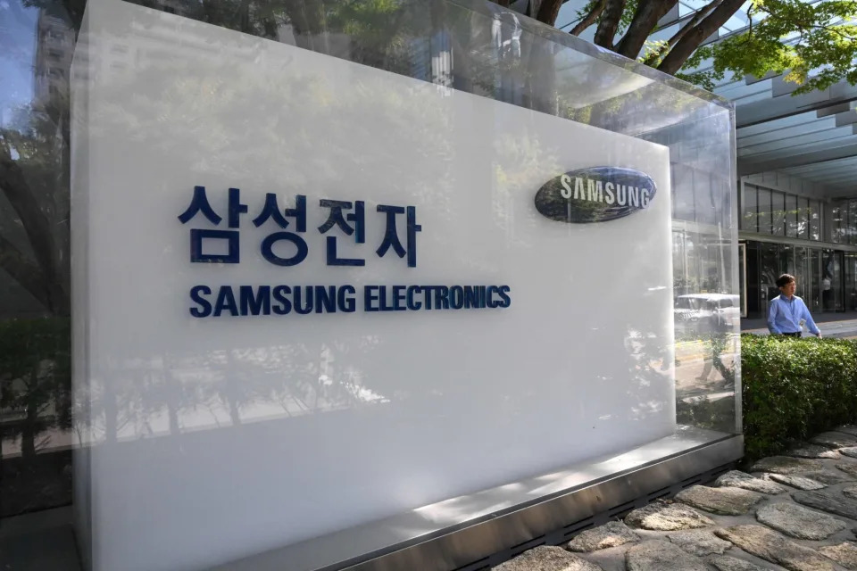 Samsung narrows its semiconductor losses, giving hope that the chip slump is nearing a turning point