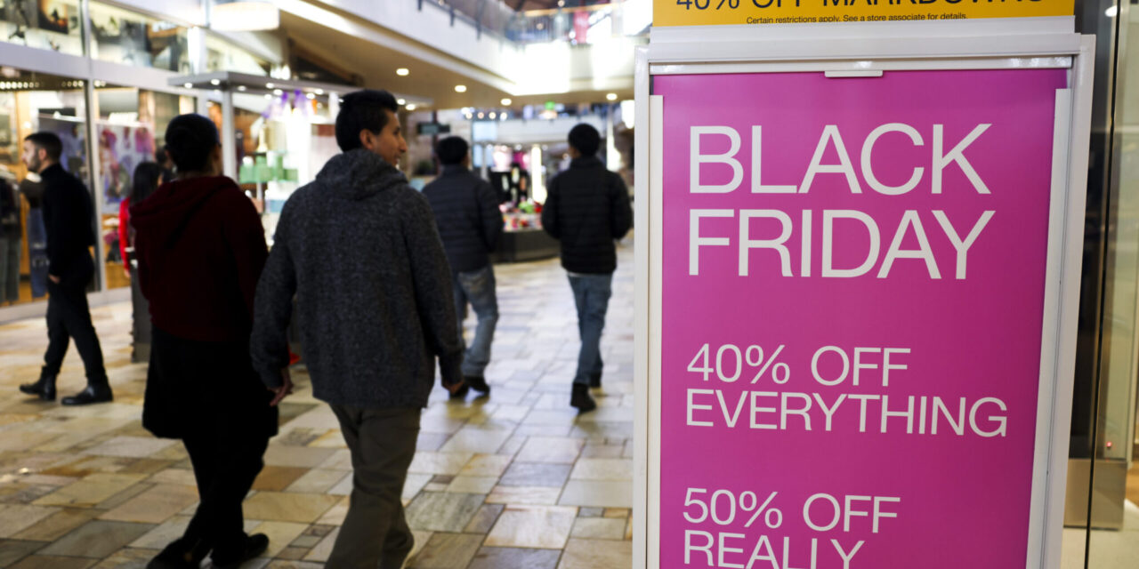 Retailers pare back their seasonal hiring to prepare for ho-hum holidays