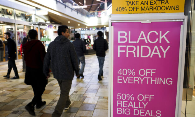 Retailers pare back their seasonal hiring to prepare for ho-hum holidays