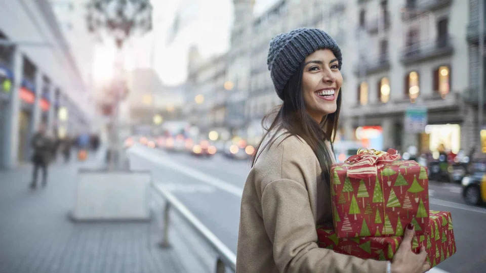 5 Financial Boundaries That Will Help You Feel Guilt-Free This Holiday Season