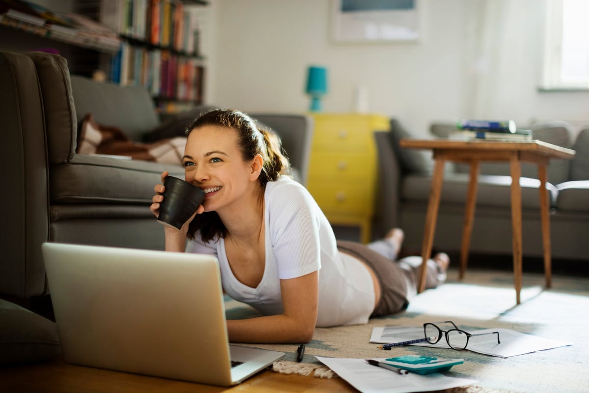 Woman_pauses_paying_bills_to_enjoy_coffee1_5kCGgC1.jpeg