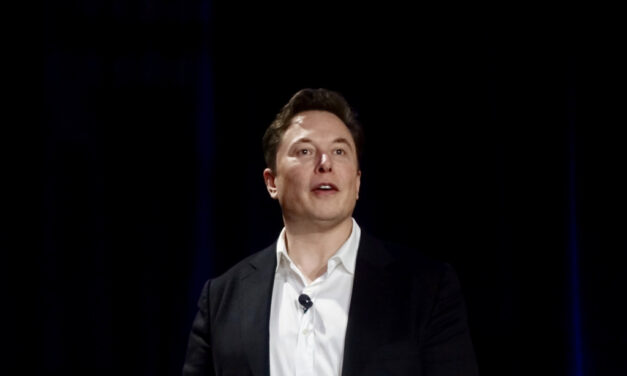 Elon Musk Offers FSD Technology to Rival Automakers, Eyes Industry Transformation