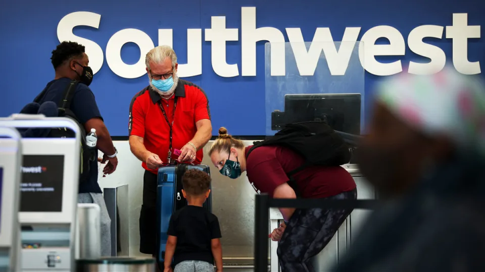 Southwest Airlines reports news that sends its stock plunging