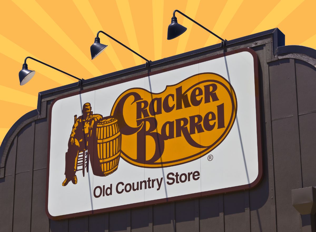 Cracker-Barrel-storefront.jpeg