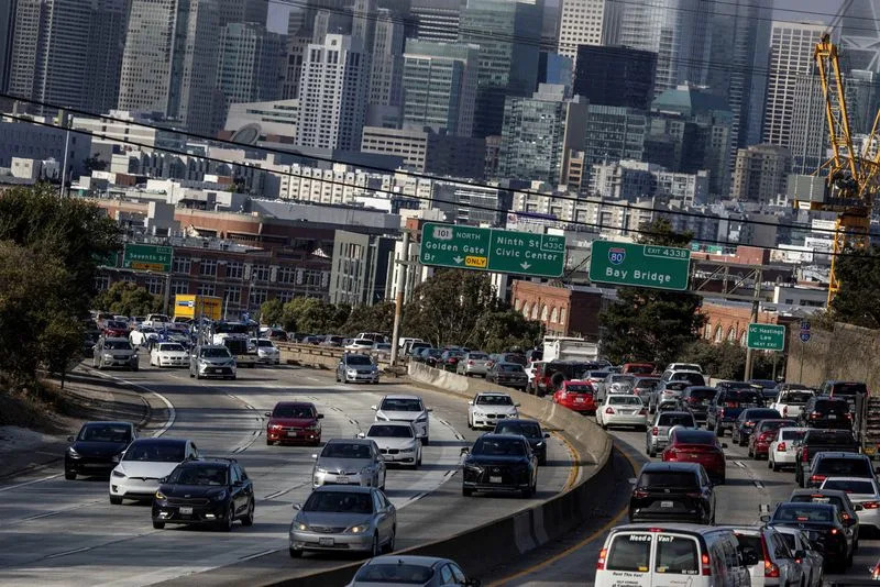 U.S. new light vehicle sales to rise about 1% in July, report says