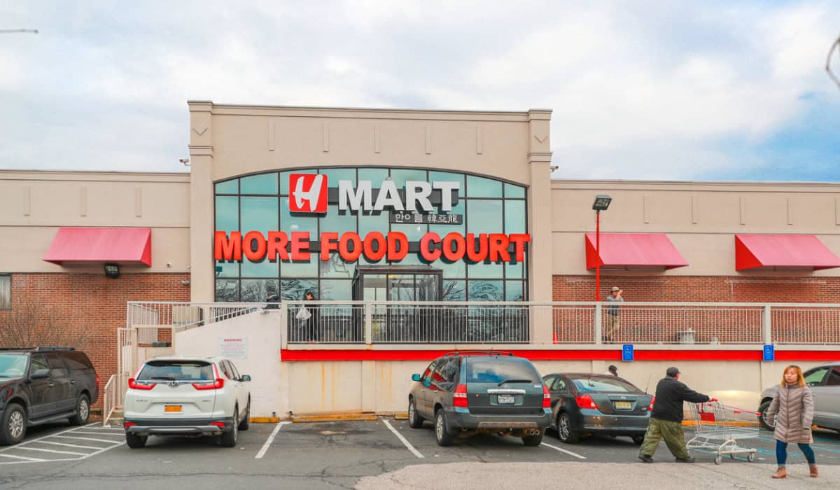 H-Mart-iStock.com-helen89.jpeg