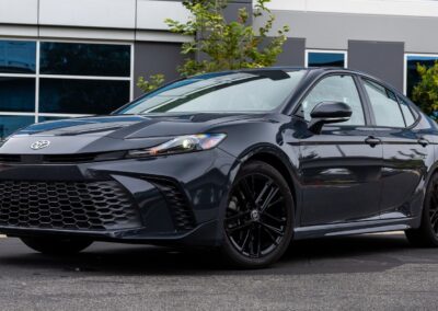 74243566007-001-2025-toyota-camry-se-front-quarter-static-400×284-1.jpeg