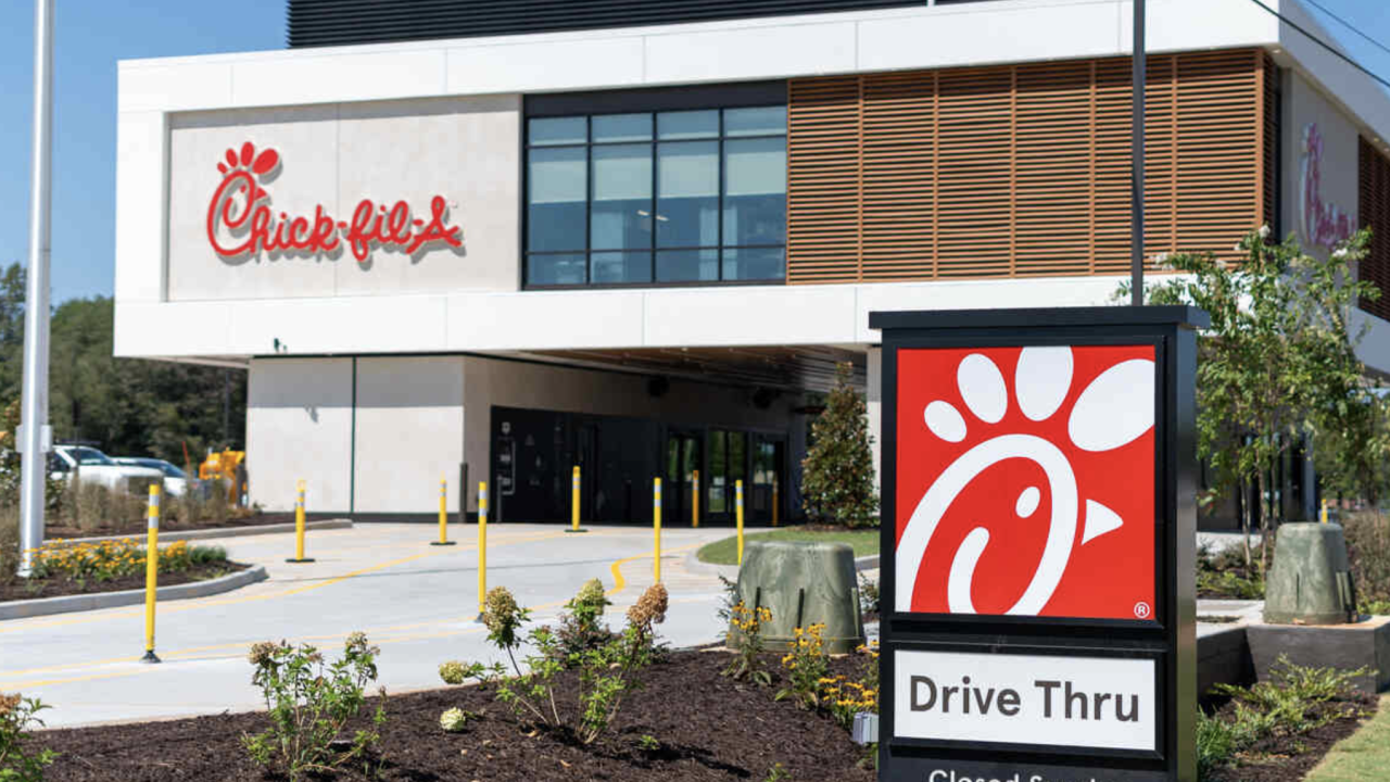 Chick-fil-A Opens 'first Of Its Kind' 4-lane Drive-thru Restaurant ...