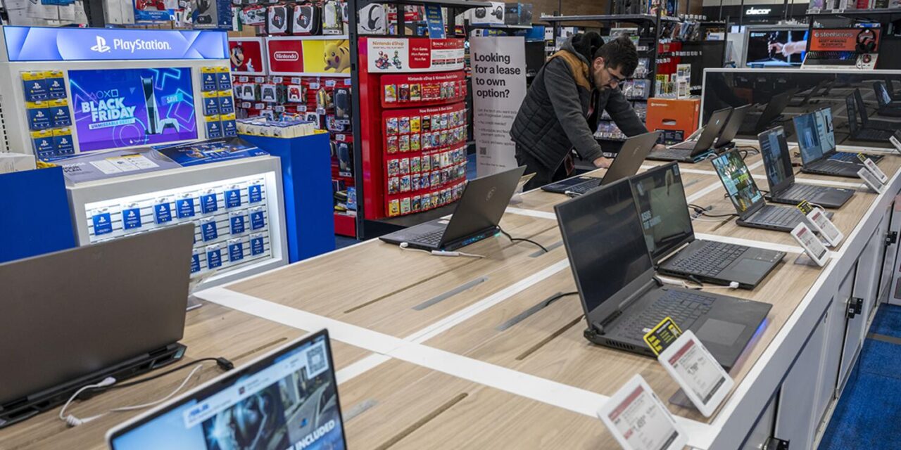 Nation’s Largest Electronics Retailer To Close Stores