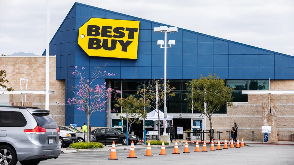 I Work at Best Buy: Here Are 5 Insider Secrets You Should Know