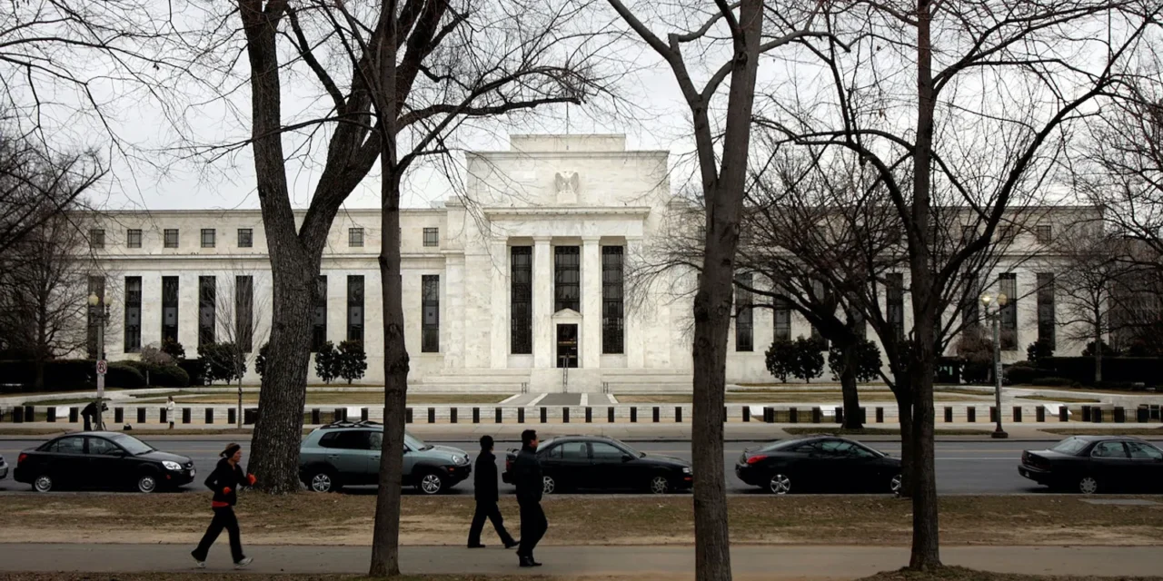 Fed: Employers are holding on tight to existing employees