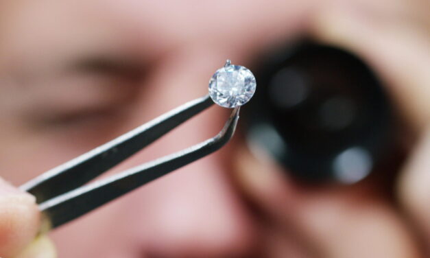 Buying Jewelry Online? 6 Must-Know Tips