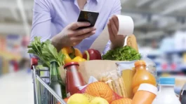 pushing-shopping-cart-supermarket-grocery-store-smartphone_iStock-1399582867.webp