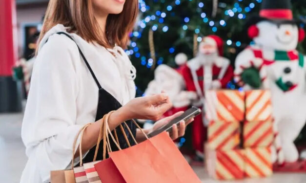 Retail Executives Prioritize Product Knowledge to Drive Holiday Sales, Survey Finds
