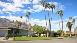 Palm-Springs-California-house-iStock-462961325.webp