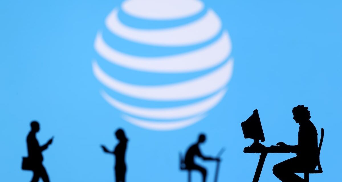 AT&T exceeds wireless subscriber estimates on demand for premium plans