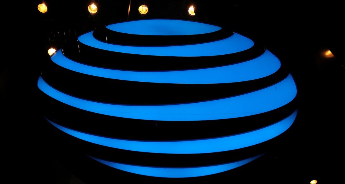 AT&T announces $1 bln fiber deal with Corning