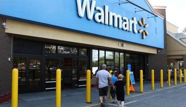 Walmart makes a shocking business move ahead of the Christmas season
