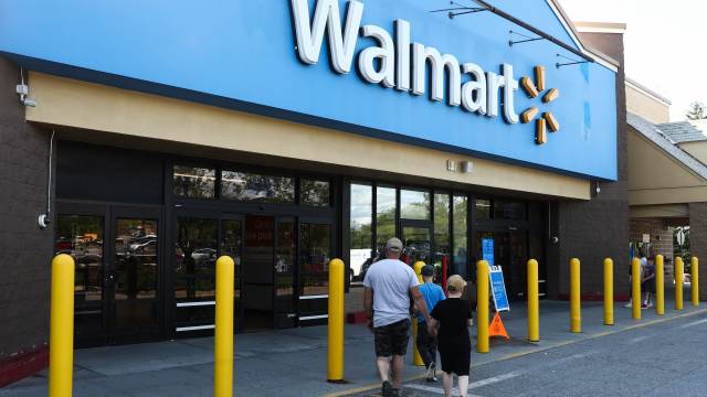 Walmart makes a shocking business move ahead of the Christmas season