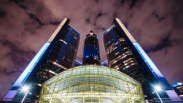 GM-Renaissance-Center-Night-Time-GM-Ren-Cen-Winter-2016-006-2048×1367-1.jpeg