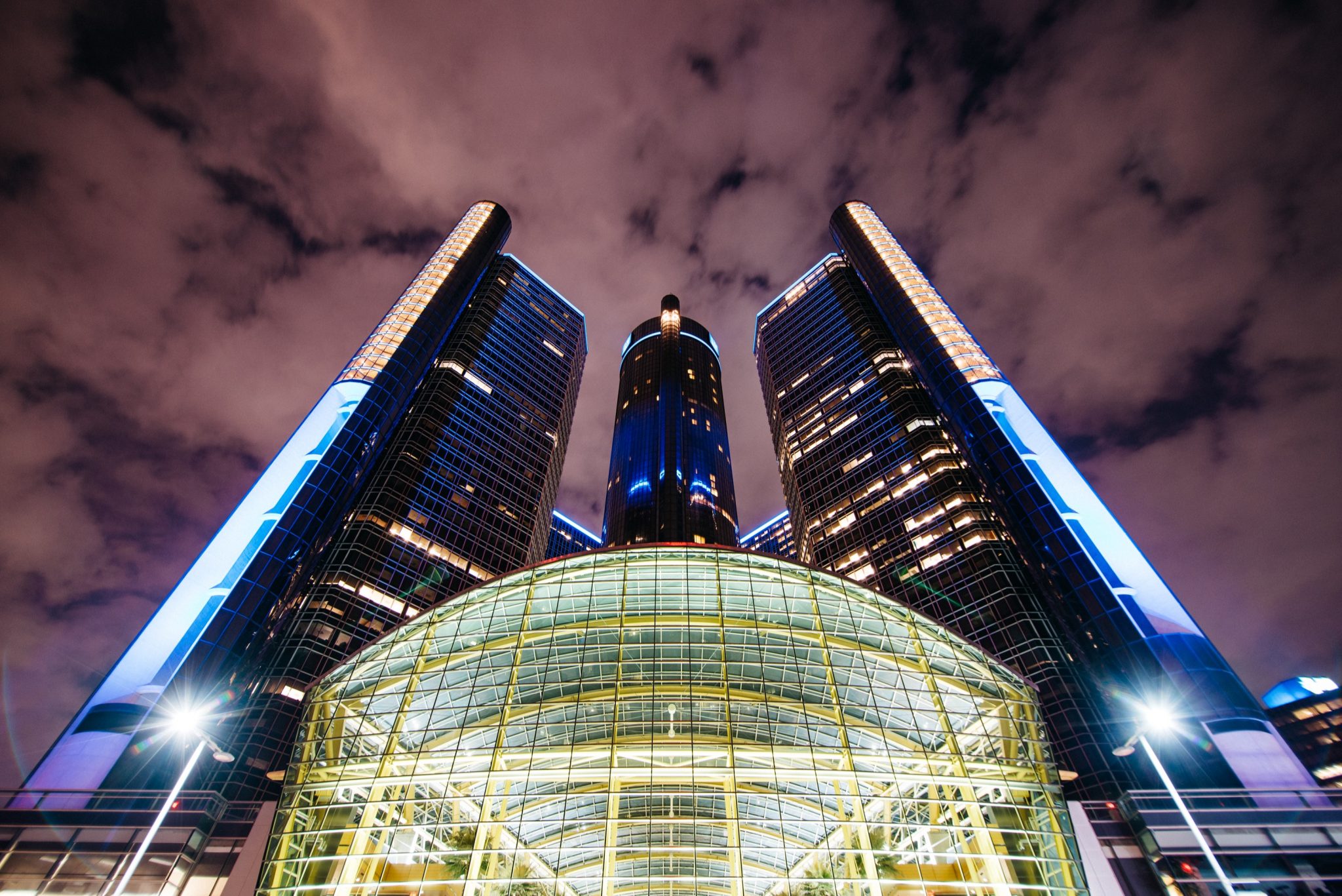 GM-Renaissance-Center-Night-Time-GM-Ren-Cen-Winter-2016-006-2048×1367-1.jpeg