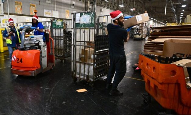 What’s behind the drop in retail hiring in November?
