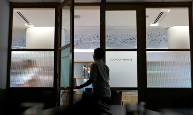 2 in 5 CEOs said they’d rather quit than lead workforce transformation. HR can step in.