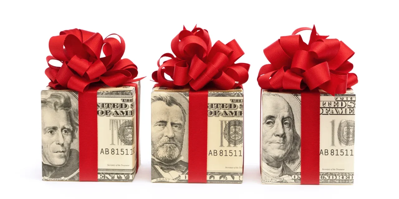 3 in 5 companies plan to award holiday bonuses this year