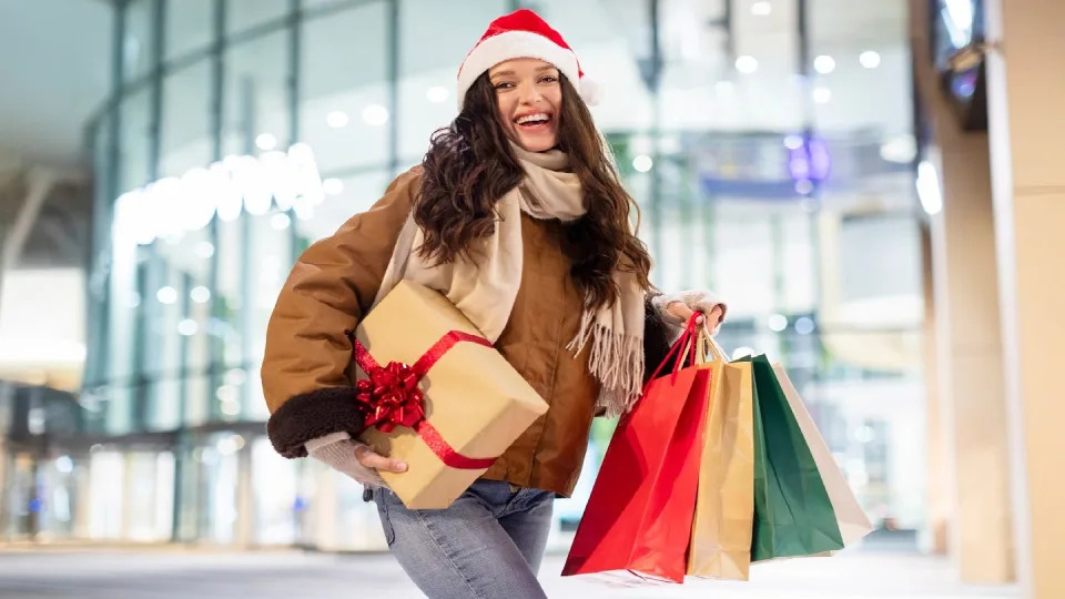 US apparel sales surge 3.6% during 2024 holiday season