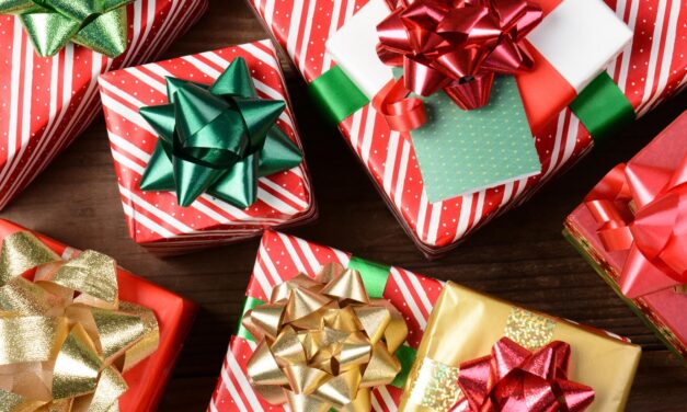 Holiday Sales Hit Record High, Says NRF