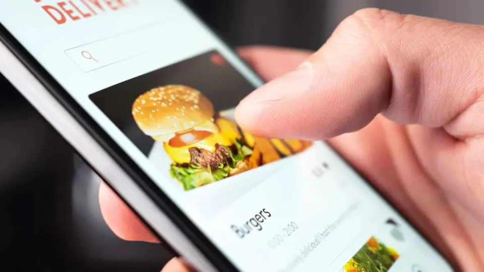 Most customers prefer ordering delivery directly from restaurants