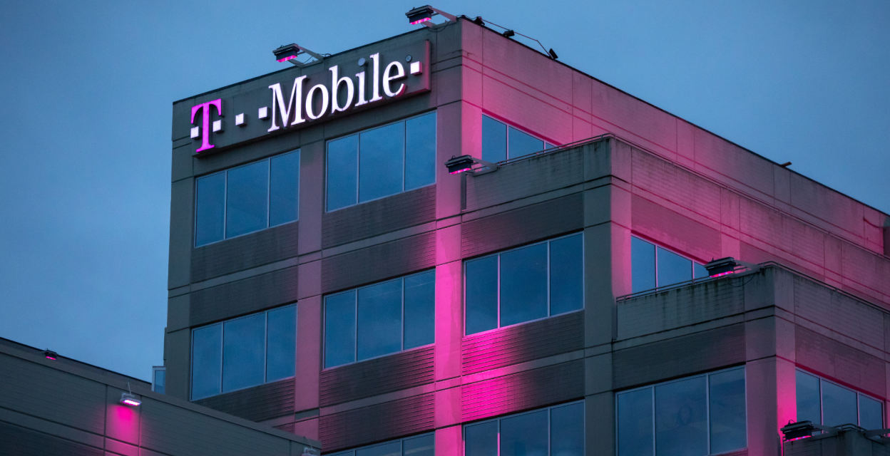 T-Mobile Is Expanding Its Starlink Beta to iPhones and Pixels