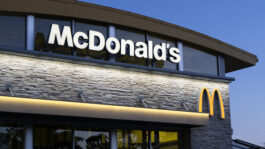 mcdonalds-restaurant-stands-albany-ore-96333347.jpeg