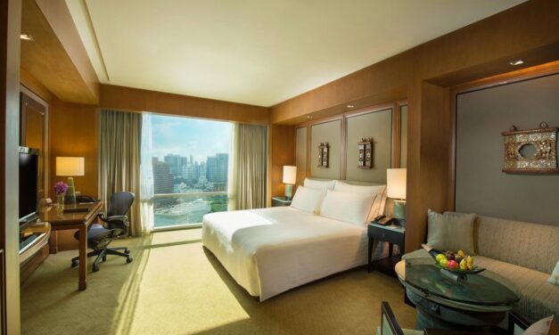 Winning Last-Minute Bookings with Smart Hotel Strategy