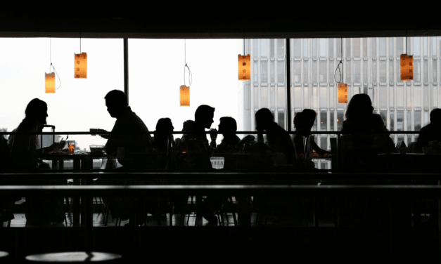 Restaurants Face Policy Shifts, Menu Innovation, and Traffic Challenges