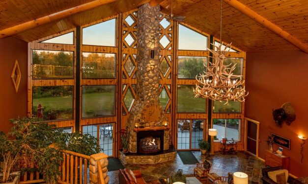 Hotel vs Lodge: What Travelers and Marketers Need to Know