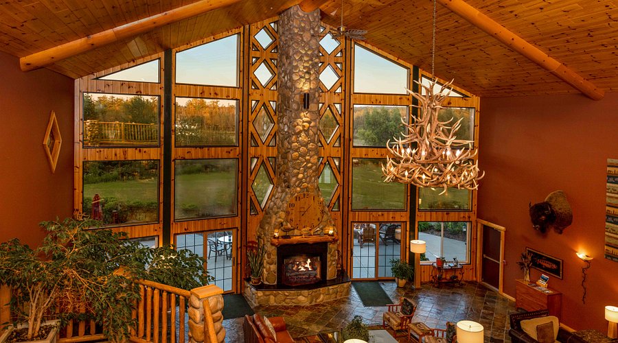 Hotel vs Lodge: What Travelers and Marketers Need to Know