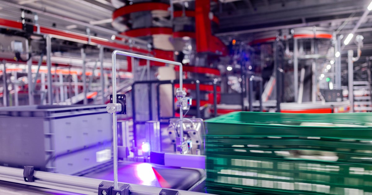 20% of U.S. jobs are highly vulnerable to robots and automation, economists say – CBS News